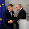 „Скъпи Роберт“, „мили Румен“: Радев и Фицо в общ фронт срещу санкциите и ескалацията с Русия