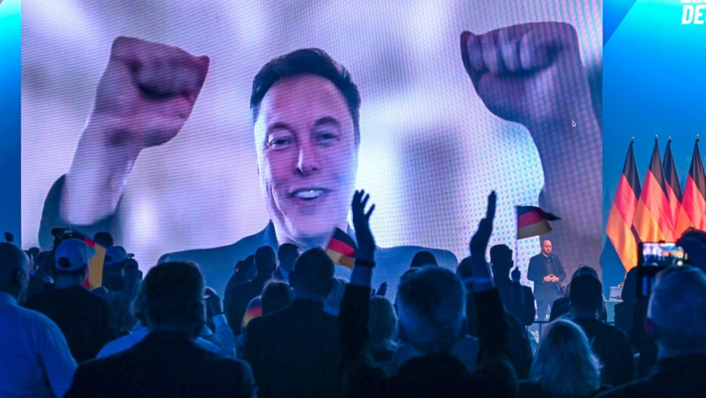 Илон Мъск поздрави АзГ за победата: Добра работа!
