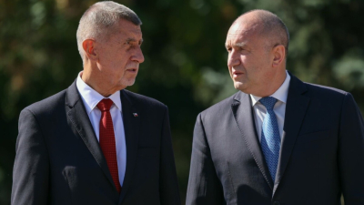 Радев: Недопустимо е да наливаме пари и оръжия във войната на изтощение в Украйна. Бабиш: Европа е неспособна да постигне мир