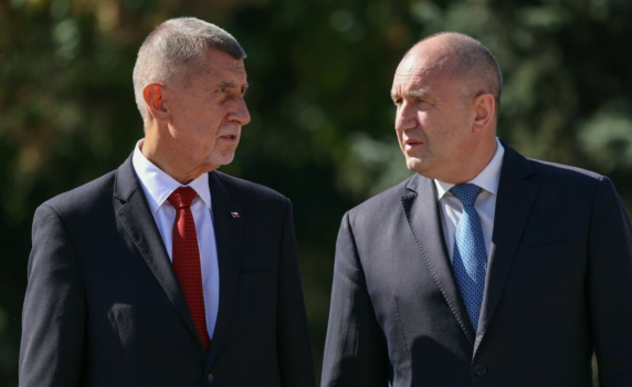Радев: Недопустимо е да наливаме пари и оръжия във войната на изтощение в Украйна. Бабиш: Европа е неспособна да постигне мир