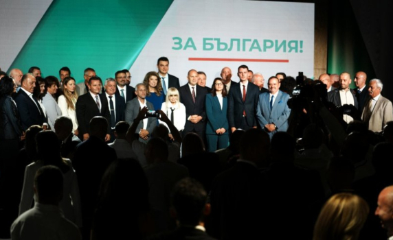 Инициативният комитет на Йотова подкрепи оттеглянето на Валерия Велева и се разграничи от изнасянето на лични данни