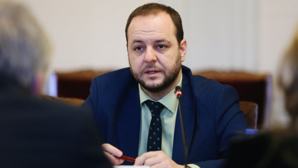 Прокуратурата обвини Борислав Сандов за предоставяне на държавни контролни функции на НПО край хижа „Петрохан“