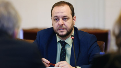 Прокуратурата обвини Борислав Сандов за предоставяне на държавни контролни функции на НПО край хижа „Петрохан“