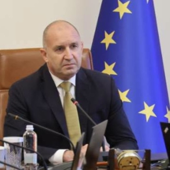 Радев: Въвеждаме пълна забрана за рекламата на хазарт. Градовете и селата приличат на Лас Вегас