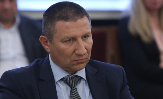 Сарафов писа до Радев и МВР, че кастинга за ВСС правел министър в офис на фирма
