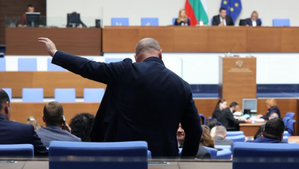 Спор за позицията на България в ООН за Украйна прекъсна три пъти заседанието на парламента