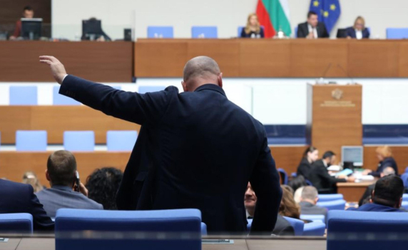 Спор за позицията на България в ООН за Украйна прекъсна три пъти заседанието на парламента