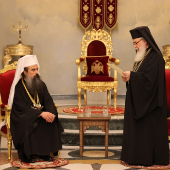 Теофил III връчи на патриарх Даниил най-високото отличие на Йерусалимската патриаршия - ордена „Кръст на Гроба Господен“