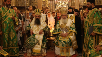 Патриарх Даниил отслужи литургия в храма на Божи гроб заедно с йерусалимския патриарх Теофил III