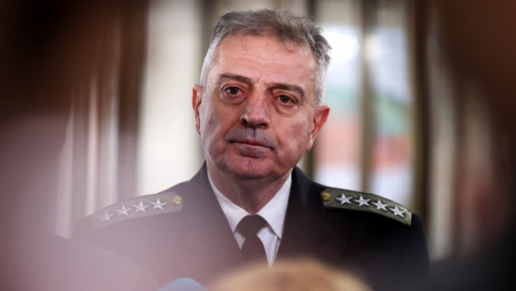 Началникът на отбраната Емил Ефтимов подаде оставка