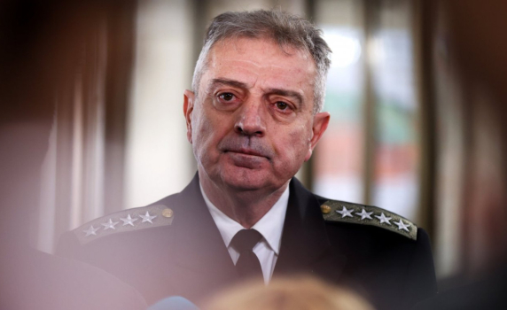 Началникът на отбраната Емил Ефтимов подаде оставка