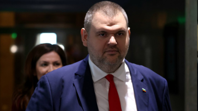 Службите в Малта са изпратили 36 фактури за полети на Пеевски за 5 млн. евро