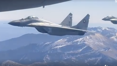 Показаха как две двойки изтребители МиГ-29 и F-16 ескортираха тленните останки на цар Самуил