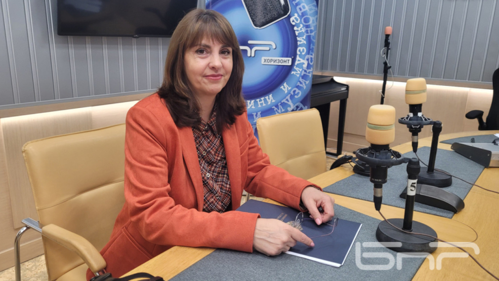 Министър Ефремова: Ще предложа МРЗ в максималния размер от 672,80 евро. Сивата икономика е около 25%, заплати се плащат в плик