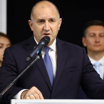 Радев: Още не знаем чии са дроновете - руски или украински. ЕС и НАТО са информирани