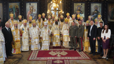 Патриарх Даниил връчи орден „Св. Йоан Рилски“ на Старозагорския митрополит Киприан