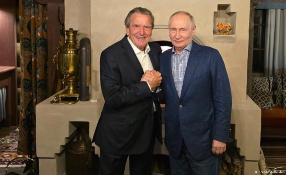 Путин прие Герхард Шрьодер в Москва за рождения си ден