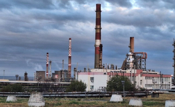 „Лукойл“: България няма да остане без дизел, докато рафинерията работи