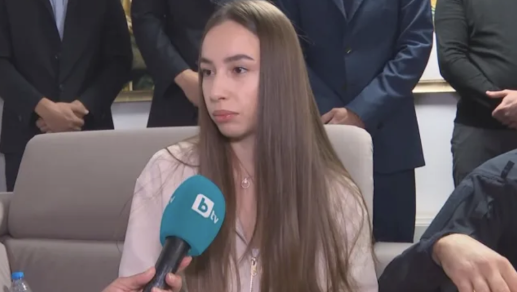 Ива Михайлова се прибра в България