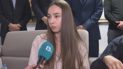 Ива Михайлова се прибра в България