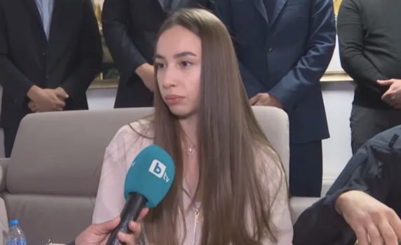 Ива Михайлова се прибра в България