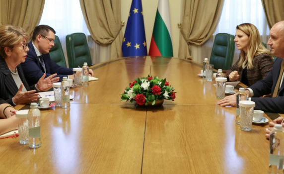 Радев каза на Митрофанова, че няма логика Украйна да унищожава собствените си кораби. Тя допусна провокация, но и не отрече, че е възможна руска атака