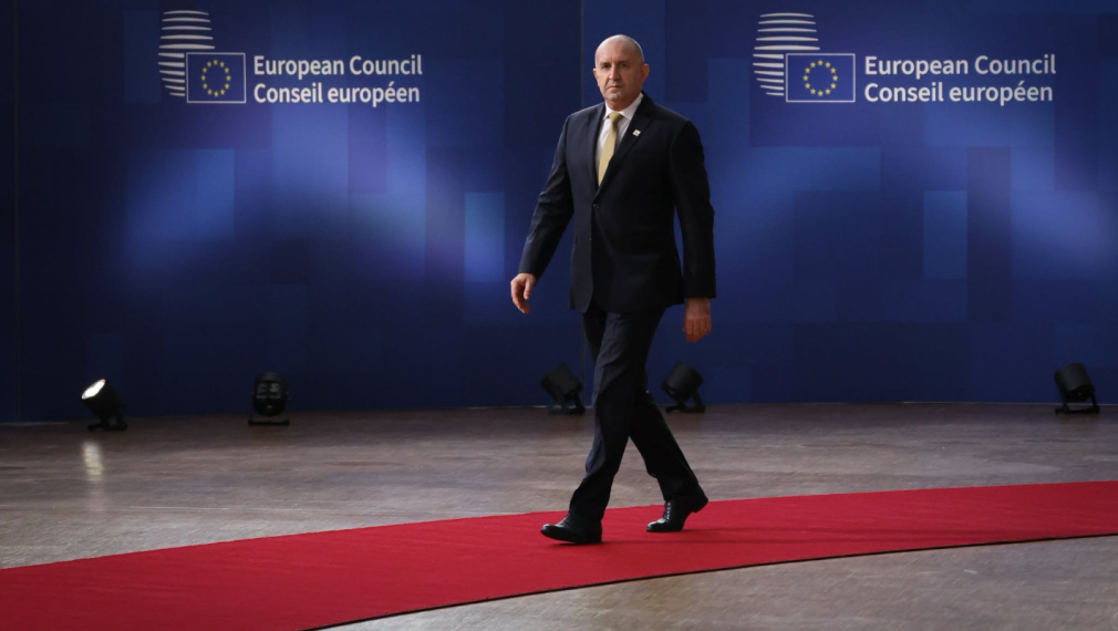 Радев подкрепи сделката за дизела между Тръмп и Путин и се размина с ЕС