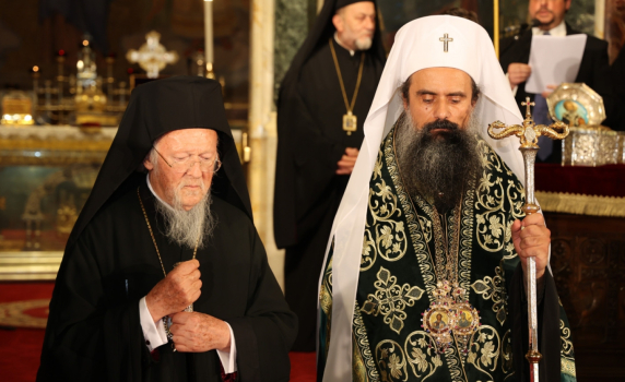 Призивите да не се причастяваме на литургия, водена от патриарх Вартоломей, противоречат на Православието