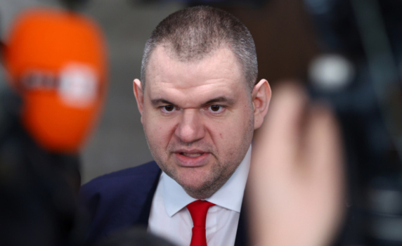 Пеевски: Румен Радев е върхът на олигархията. Той разпорежда акциите срещу нас