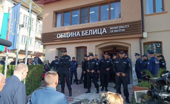 Изведоха с белезници кмета на Белица Радослав Ревански, който е и зам.-председател на партията на Пеевски