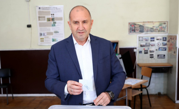 Радев: Трябва ни президент с опит и принципи. Опозицията истеризира случая „Колтуклиева“, за да легализира сглобката си