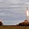 Руските сили удариха военни предприятия и стратегически мост в Киев