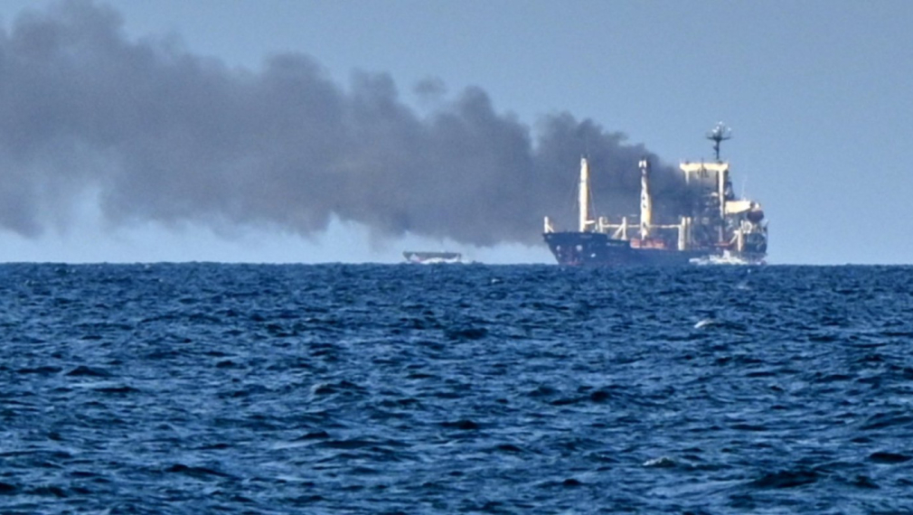 Три морски дрона удариха контейнеровоз на 16 мили от Калиакра, екипажът се евакуира