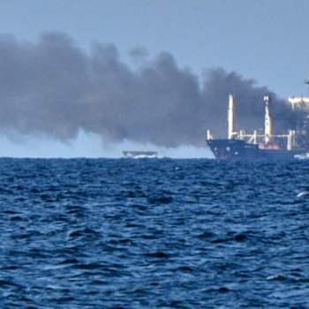 Три морски дрона удариха контейнеровоз на 16 мили от Калиакра, екипажът се евакуира