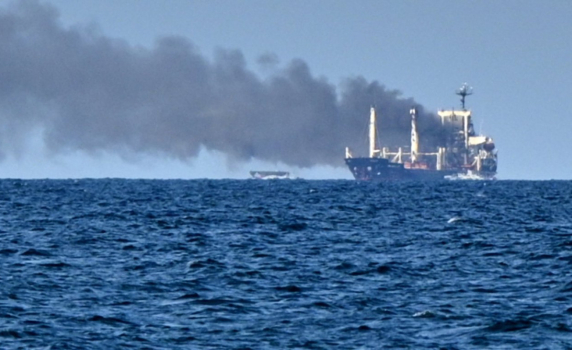 Три морски дрона удариха контейнеровоз на 16 мили от Калиакра, екипажът се евакуира