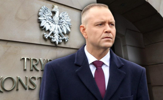 Политическа криза в Полша: Президентът Навроцки нахлу в Конституционния съд, след като председателят бе отстранен. Опозицията обвини премиера Туск в преврат